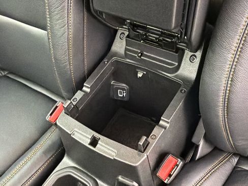 Used 2025 Jeep Wrangler Unlimited Sahara image 27