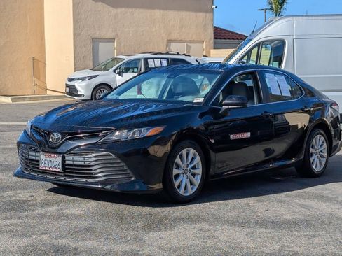 Used 2018 Toyota Camry LE image 11