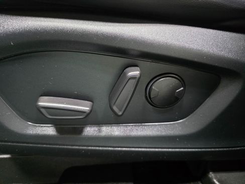 Used 2021 Ford Explorer XLT w/ Equipment Group 202A AWD/4WD image 17
