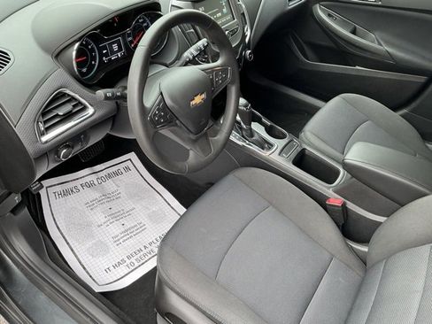 Used 2018 Chevrolet Cruze LT w/ Convenience Package image 13
