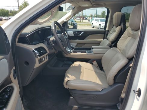 Certified 2023 Lincoln Navigator L Reserve AWD/4WD image 12