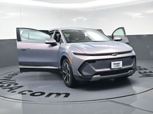 Used 2025 Chevrolet Equinox EV LT w/ Convenience Package image 23