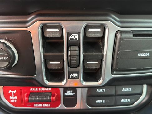 Used 2021 Jeep Gladiator Mojave AWD/4WD image 28