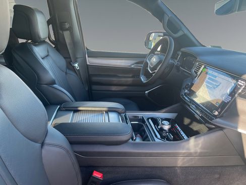 New 2026 Jeep Grand Wagoneer Limited image 15