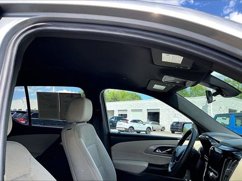 Used 2023 Chevrolet Traverse LS FWD image 23