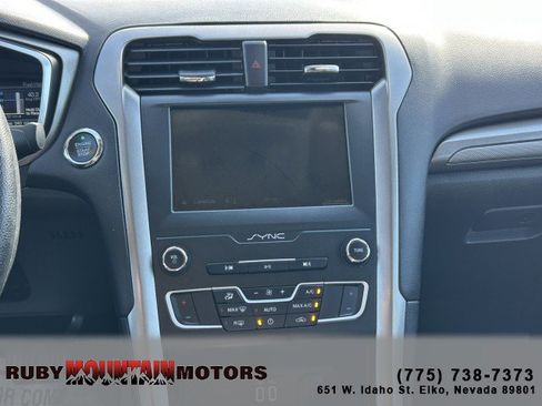 Used 2019 Ford Fusion SE image 17