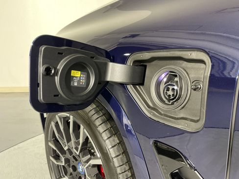 Used 2025 BMW X5 xDrive50e w/ M Sport Package image 23