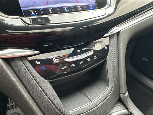 Used 2023 Cadillac XT6 Sport w/ Technology Package image 18