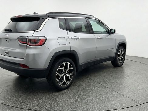 Used 2025 Jeep Compass Limited image 9