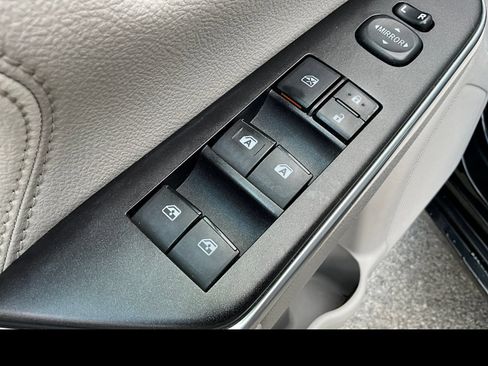 Used 2016 Toyota Camry XLE w/ Moonroof Package FWD image 25