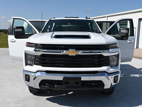 Used 2025 Chevrolet Silverado 3500 LT w/ Safety Package AWD/4WD image 16