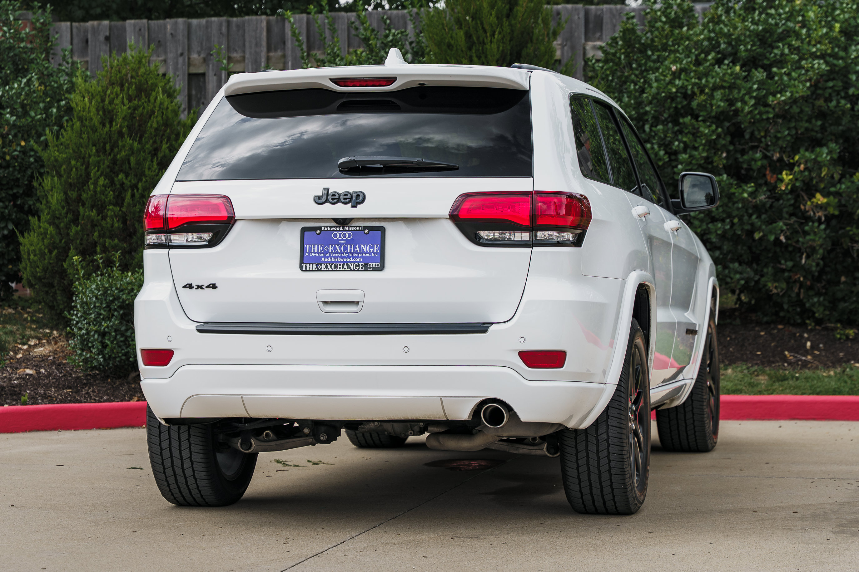 Used 2020 Jeep Grand Cherokee Altitude AWD/4WD image 3