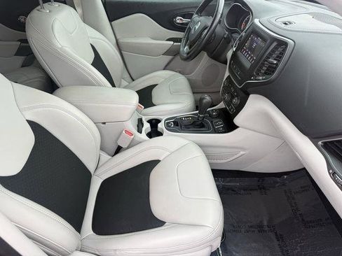 Used 2021 Jeep Cherokee Latitude Plus image 31