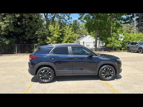 Used 2021 Chevrolet TrailBlazer LT w/ Convenience Package FWD image 6