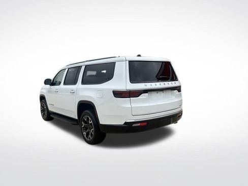 Used 2024 Jeep Wagoneer L Series III w/ Flexible Seating Group AWD/4WD image 5