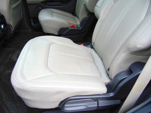 Used 2018 Ford Expedition Limited w/ Equipment Group 302A image 11