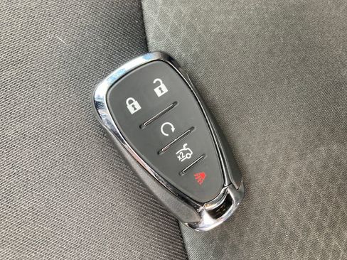 Used 2017 Chevrolet Malibu LT image 33