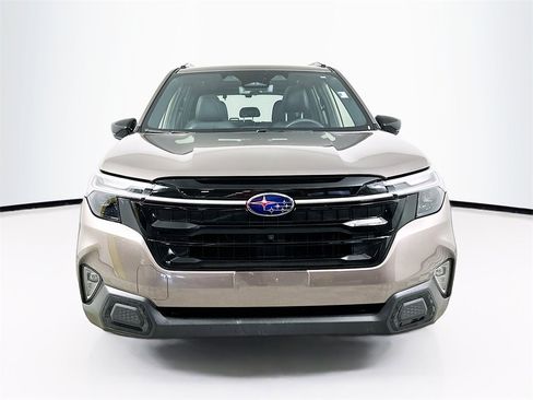 Used 2025 Subaru Forester Touring image 5