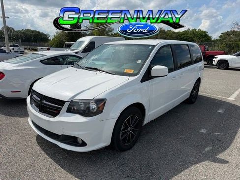 Used 2018 Dodge Grand Caravan SE FWD image 1