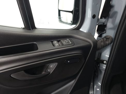 Used 2025 Mercedes-Benz Sprinter 2500 image 6