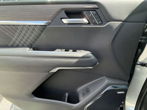 New 2026 GMC Acadia Denali w/ Super Cruise Package FWD image 28