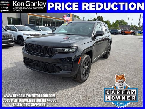 Certified 2025 Jeep Grand Cherokee Altitude AWD/4WD image 3