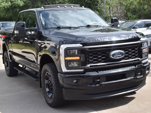 Certified 2023 Ford F250 Lariat w/ Lariat Ultimate Package AWD/4WD image 4