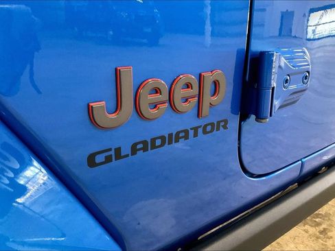 Used 2022 Jeep Gladiator Mojave w/ Cold Weather Group AWD/4WD image 8