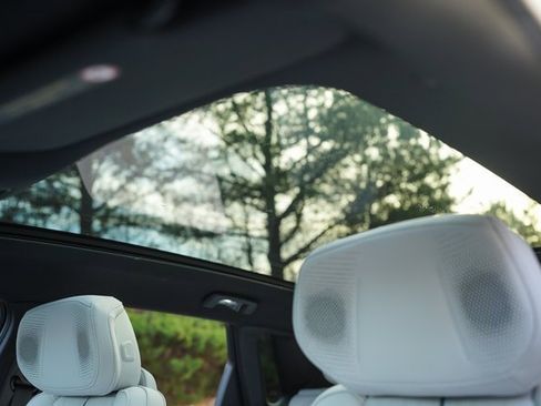 Used 2025 Cadillac Lyriq Luxury image 36