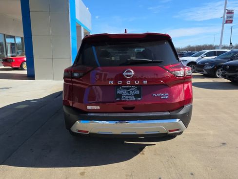 Used 2022 Nissan Rogue Platinum w/ Head-Up Display Package image 7