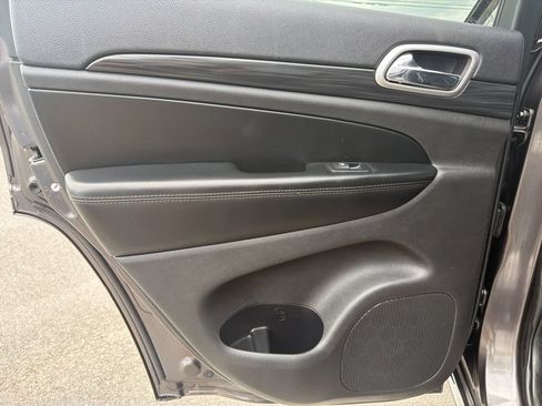 Used 2019 Jeep Grand Cherokee Altitude RWD image 15