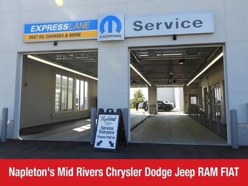 Used 2024 Chrysler Pacifica Limited FWD image 35