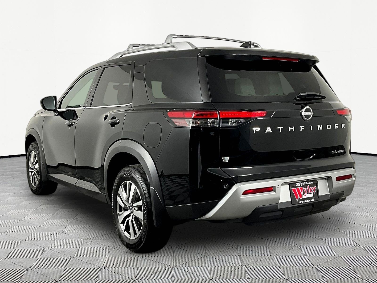 Certified 2025 Nissan Pathfinder SL AWD/4WD image 4