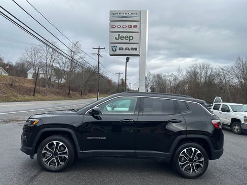 Used 2024 Jeep Compass Limited w/ Sun and Sound Group image 38