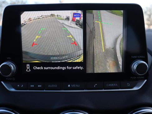 Used 2025 Nissan Sentra SR w/ SR Premium Package image 28