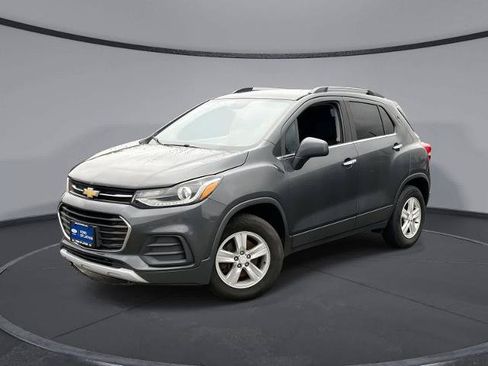Used 2017 Chevrolet Trax LT w/ Driver Confidence Package AWD/4WD image 1