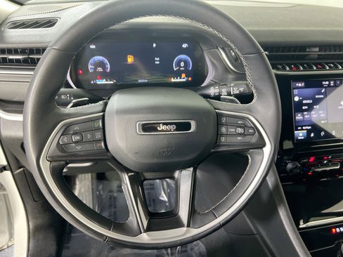 Used 2023 Jeep Grand Cherokee Altitude image 11