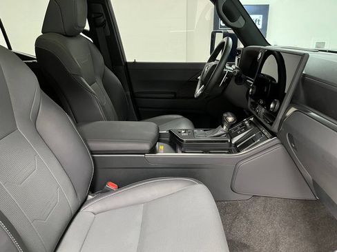 Used 2025 Lexus GX 550 w/ Accessory Package (2T) AWD/4WD image 58