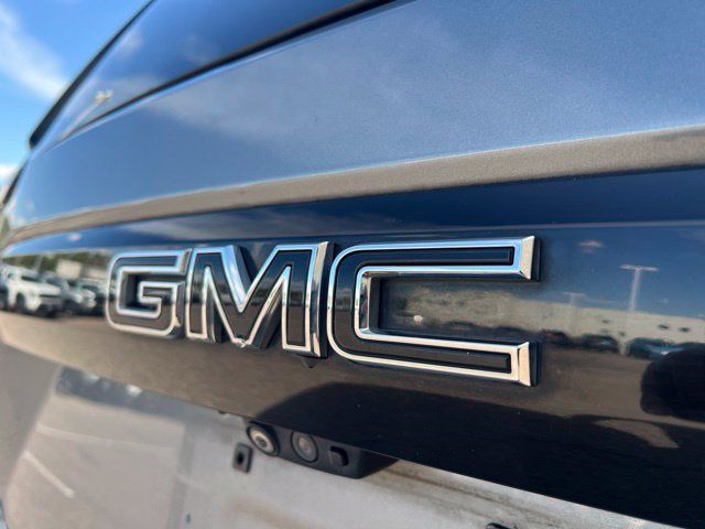 Used 2021 GMC Yukon Denali w/ Denali Premium Package AWD/4WD image 13