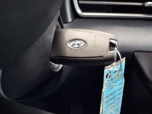 Used 2022 Hyundai Elantra SE FWD image 13