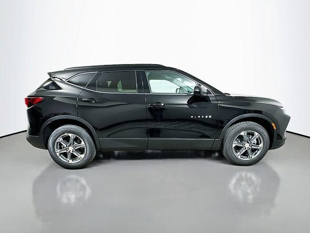 New 2026 Chevrolet Blazer LT w/ Convenience Package AWD/4WD image 8