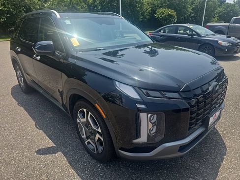 Used 2023 Hyundai Palisade Limited w/ Cargo Package AWD/4WD image 3