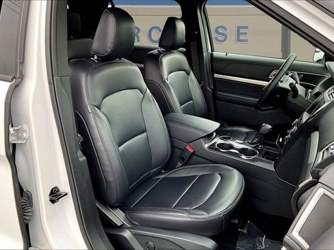 Used 2019 Ford Explorer XLT w/ Equipment Group 202A FWD image 31