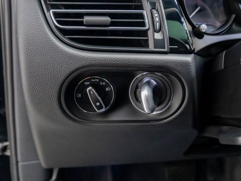 Certified 2023 Porsche Macan S image 19