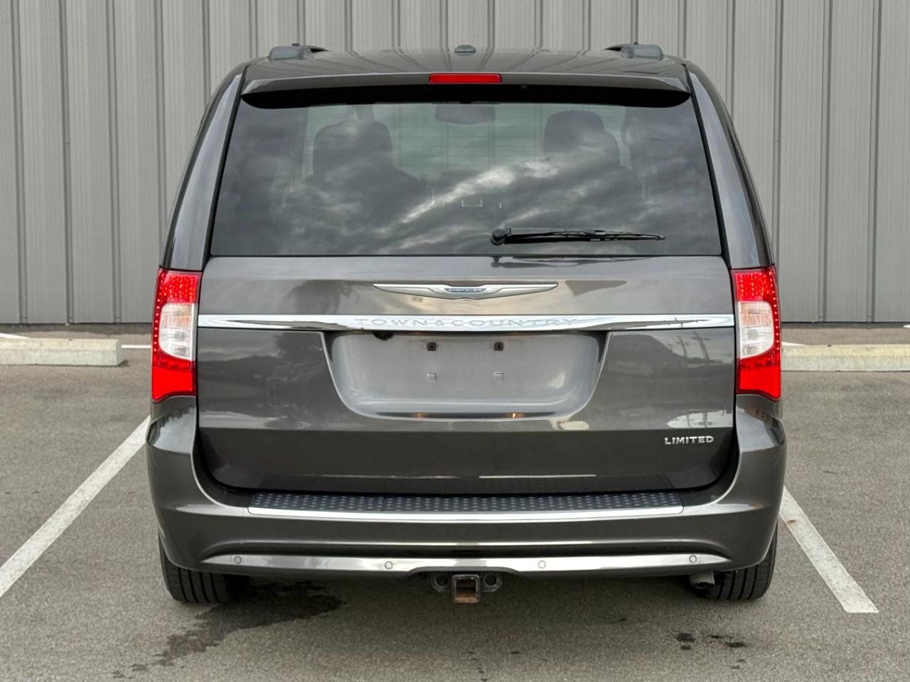 Used 2016 Chrysler Town & Country Limited Platinum w/ Trailer Tow Group FWD image 6