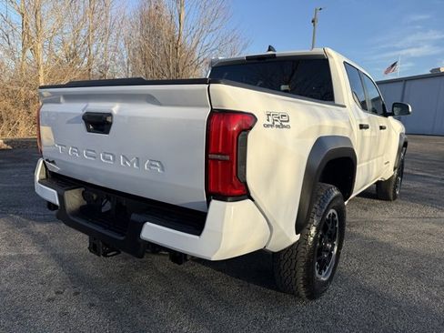 Used 2024 Toyota Tacoma 4x4 Double Cab image 4