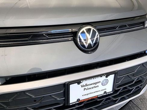 Used 2025 Volkswagen Taos SE w/ Panoramic Sunroof Package image 30