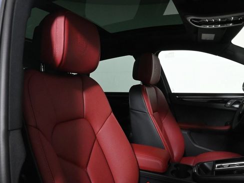 Used 2026 Porsche Macan AWD/4WD image 39