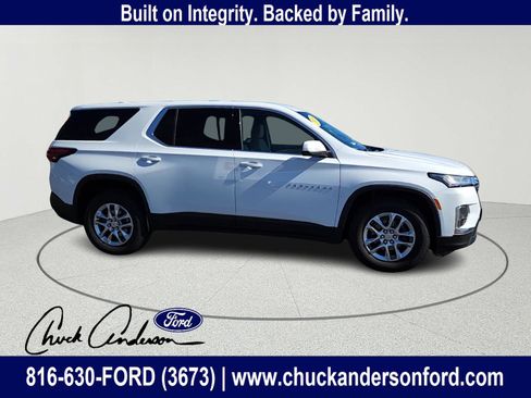 Used 2023 Chevrolet Traverse LS image 2