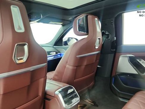 Used 2025 BMW i7 eDrive50 w/ M Sport Package RWD image 31